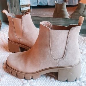 Steve Madden Howler Suede Booties